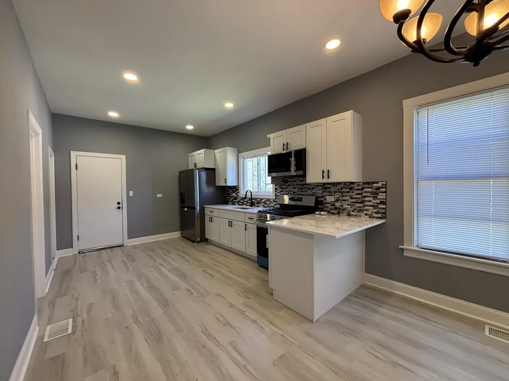 9234 - 9236 South Blackstone Avenue Chicago IL 60619