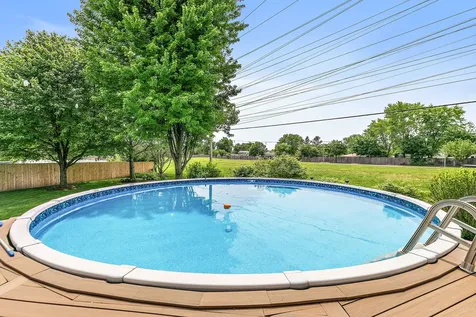 204 Dickens Trail Elgin IL 60120