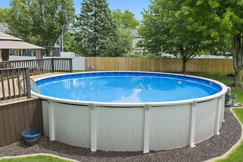 204 Dickens Trail Elgin IL 60120