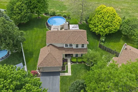204 Dickens Trail Elgin IL 60120