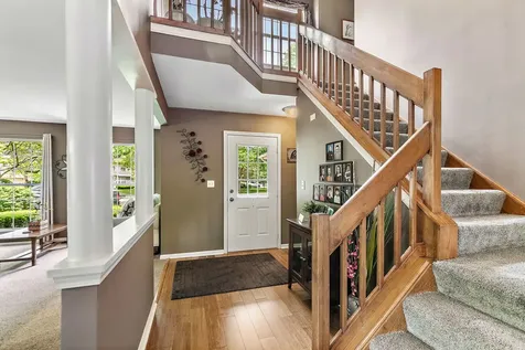 204 Dickens Trail Elgin IL 60120