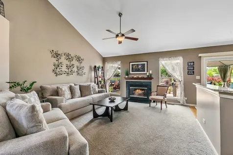 204 Dickens Trail Elgin IL 60120