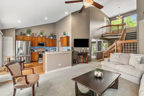 204 Dickens Trail Elgin IL 60120