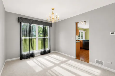1646 Gleneagle Drive Carpentersville IL 60110