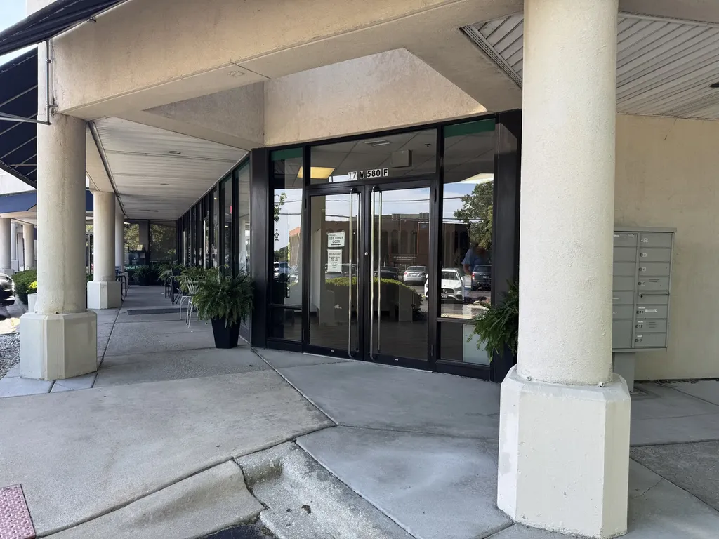 17W580 Butterfield Road Oak Brook IL 60523