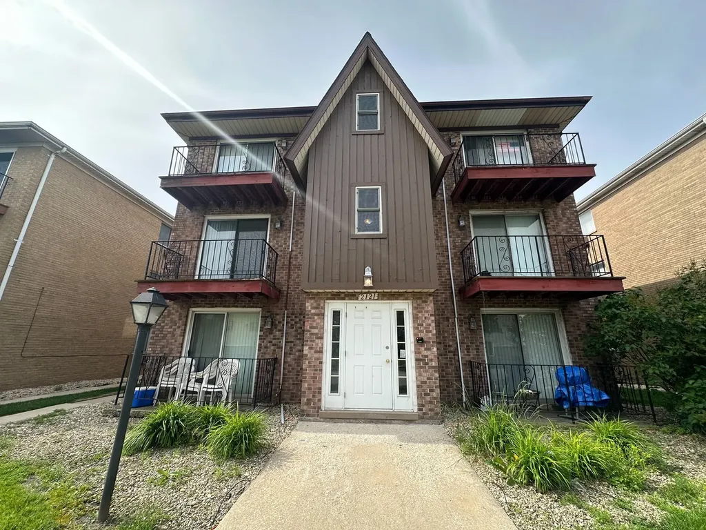2121 176TH Place Lansing IL 60438