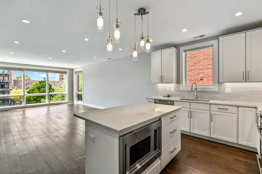6157 North Kenmore Avenue Chicago IL 60660