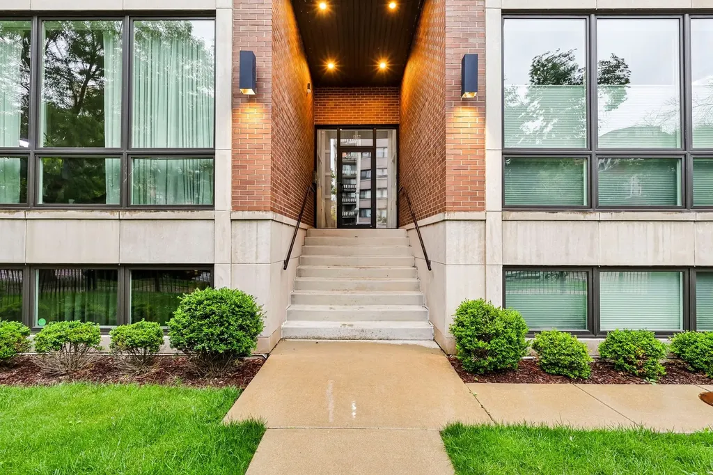 6157 North Kenmore Avenue Chicago IL 60660