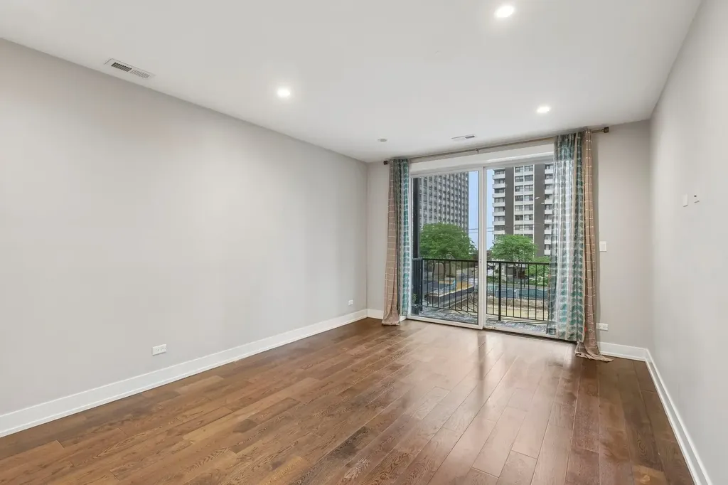 6157 North Kenmore Avenue Chicago IL 60660