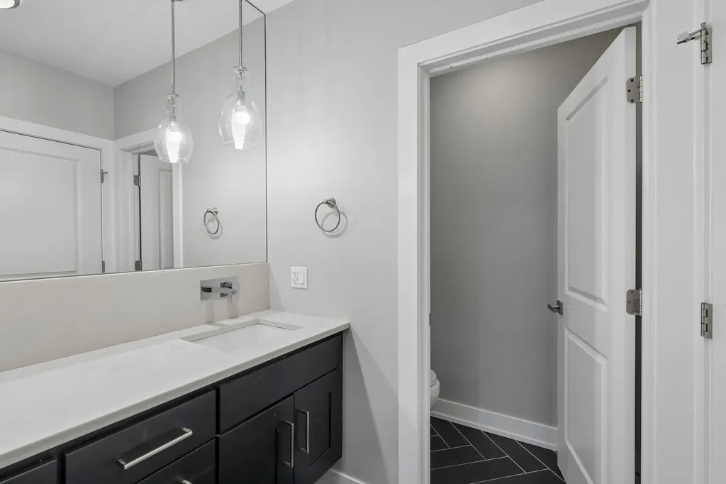 6157 North Kenmore Avenue Chicago IL 60660