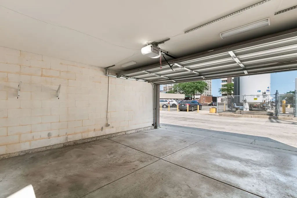 6157 North Kenmore Avenue Chicago IL 60660