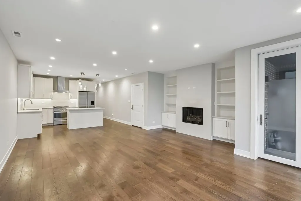 6157 North Kenmore Avenue Chicago IL 60660