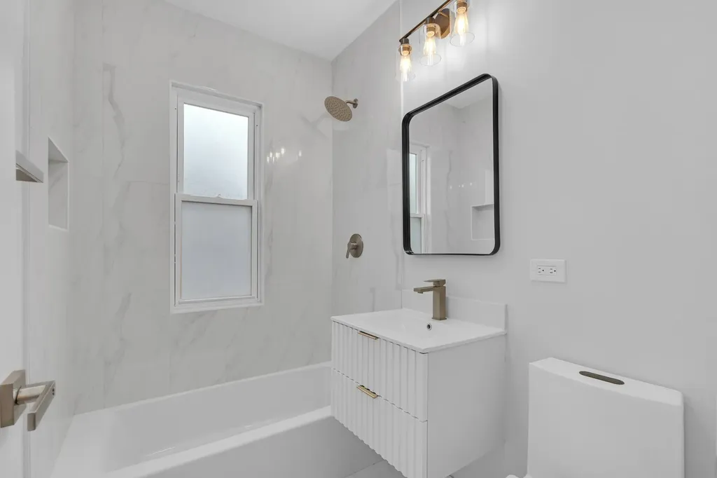 5837 North Marmora Avenue Chicago IL 60646