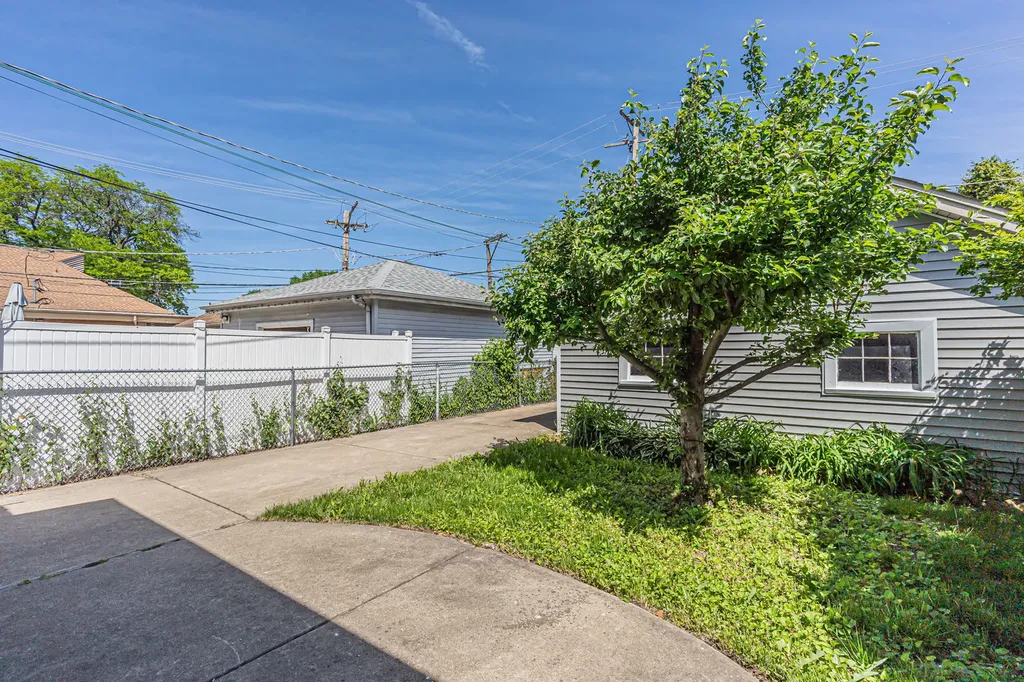 5837 North Marmora Avenue Chicago IL 60646