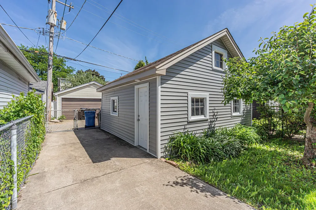 5837 North Marmora Avenue Chicago IL 60646