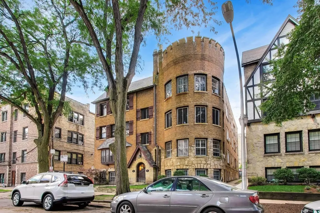7442 North Hoyne Avenue Chicago IL 60645