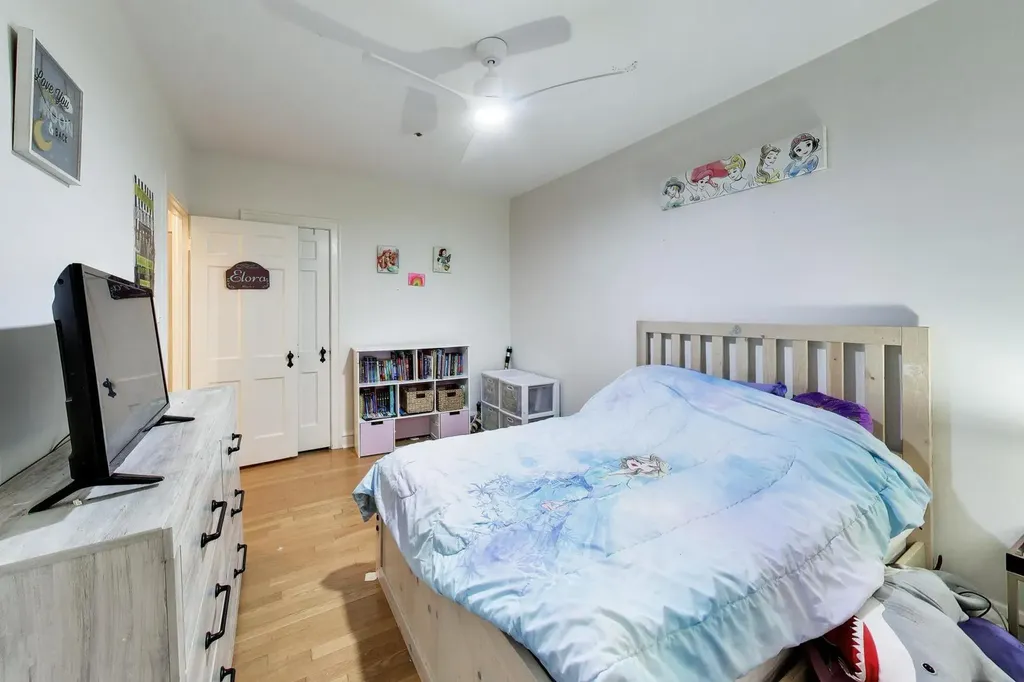 7442 North Hoyne Avenue Chicago IL 60645