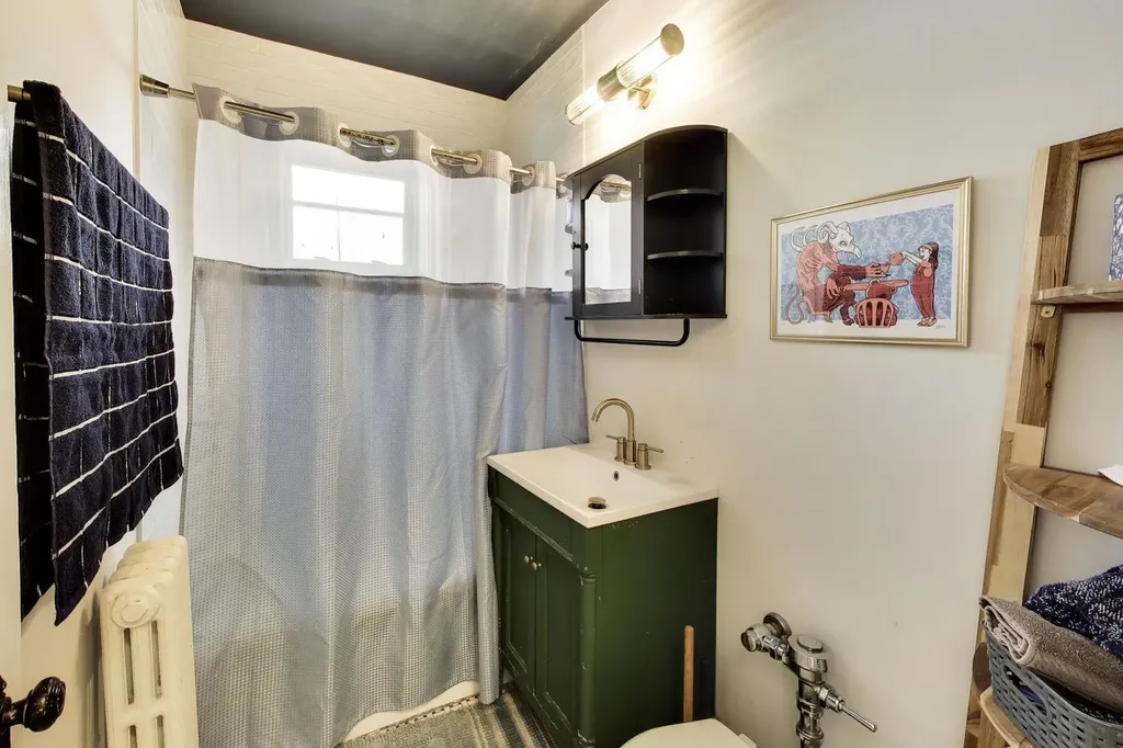 7442 North Hoyne Avenue Chicago IL 60645