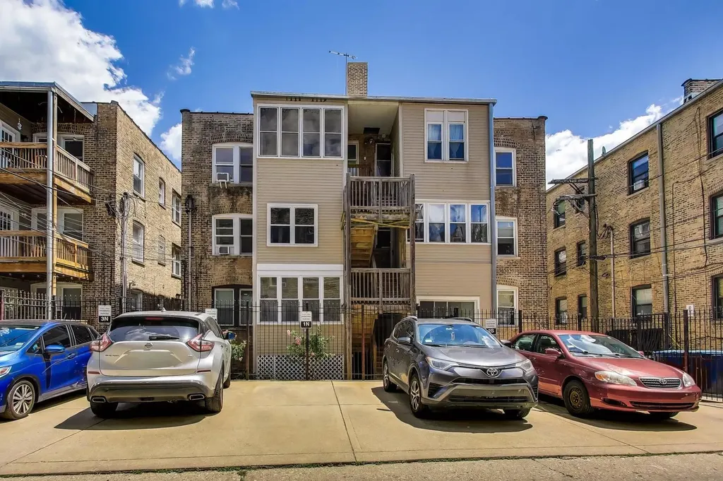 7442 North Hoyne Avenue Chicago IL 60645