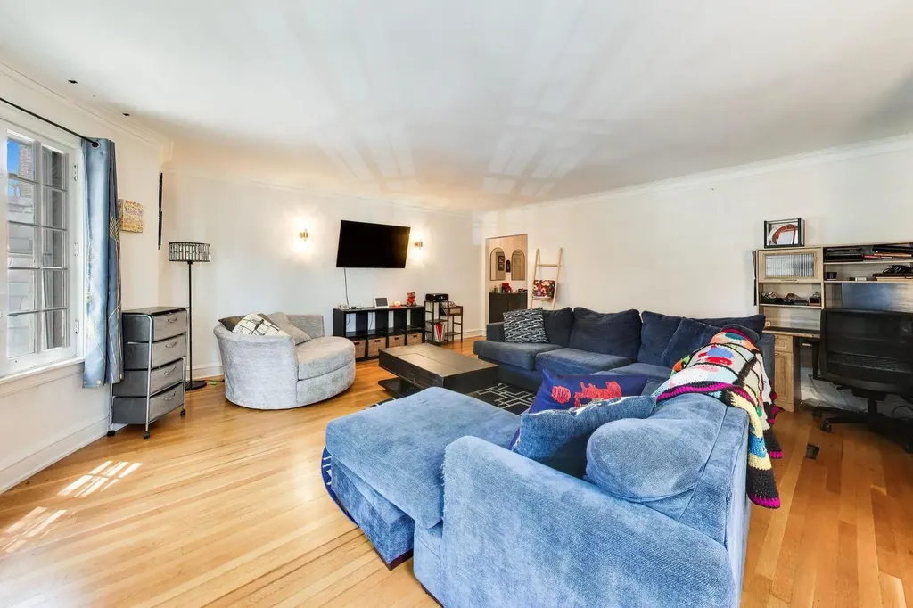 7442 North Hoyne Avenue Chicago IL 60645
