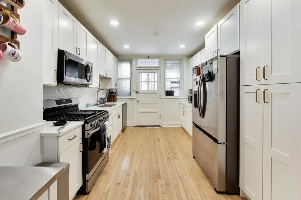 7442 North Hoyne Avenue Chicago IL 60645