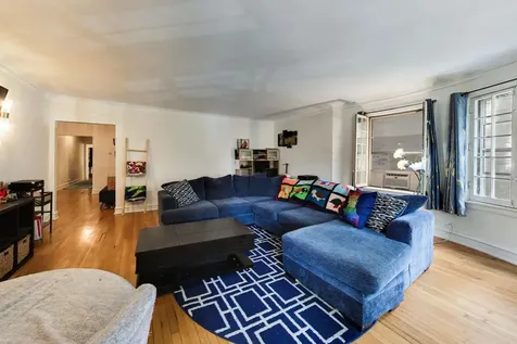 7442 North Hoyne Avenue Chicago IL 60645