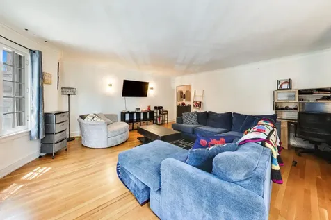 7442 North Hoyne Avenue Chicago IL 60645