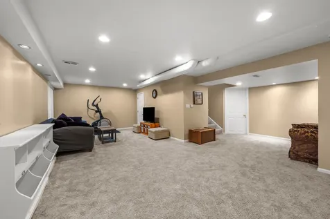 724 Samson Way Northbrook IL 60062