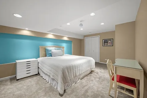724 Samson Way Northbrook IL 60062