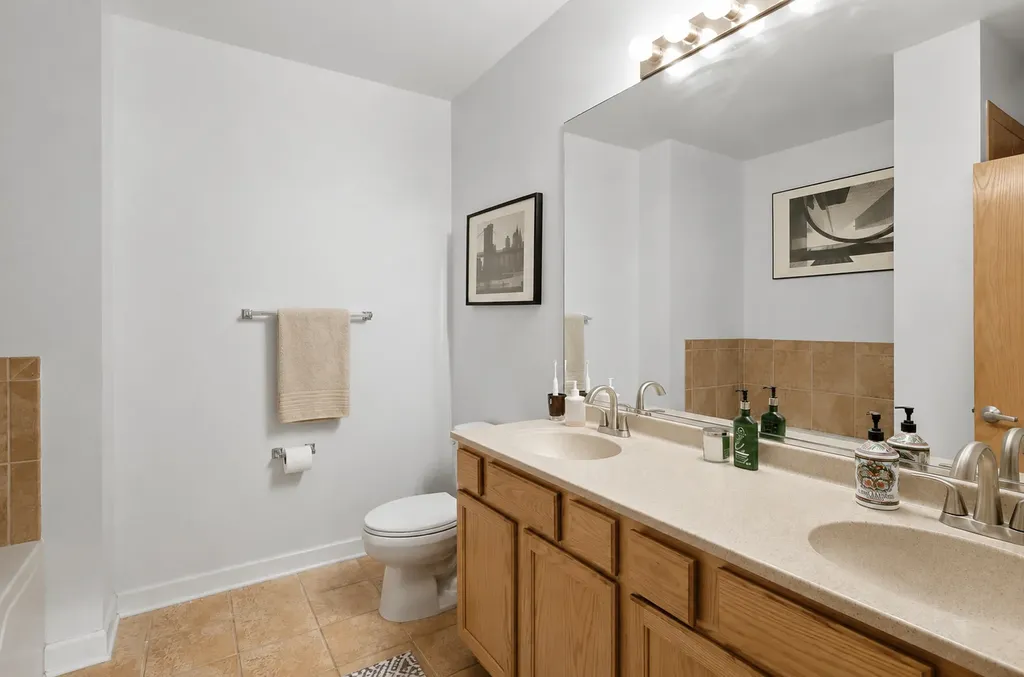 221 East Cullerton Street Chicago IL 60616