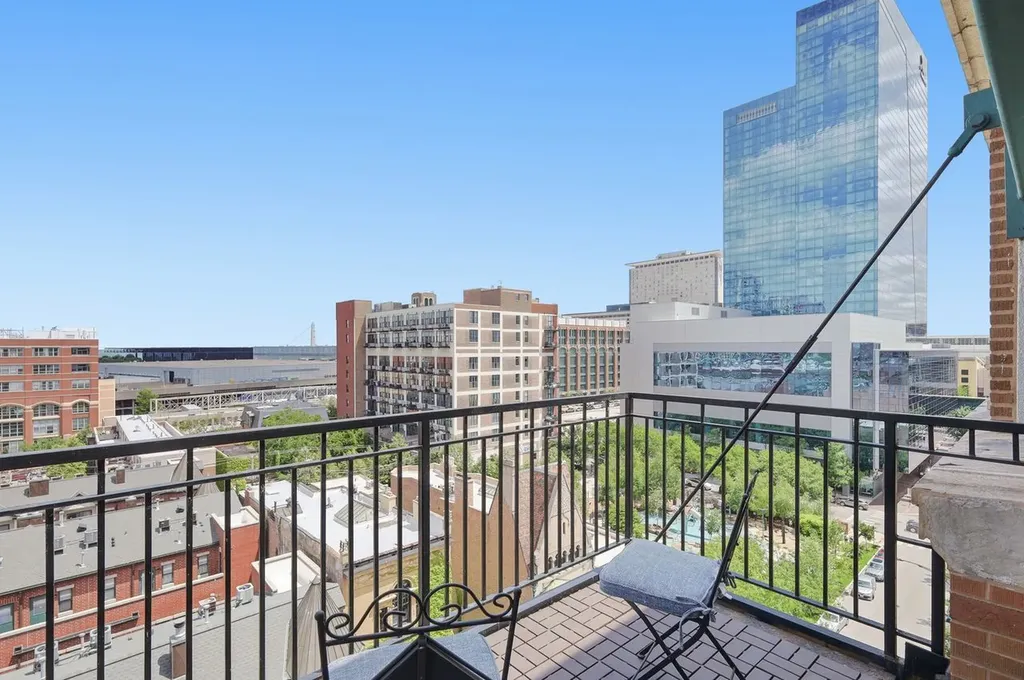 221 East Cullerton Street Chicago IL 60616