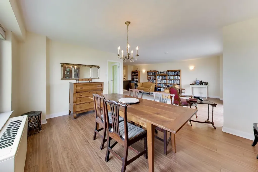7033 North Kedzie Avenue Chicago IL 60645