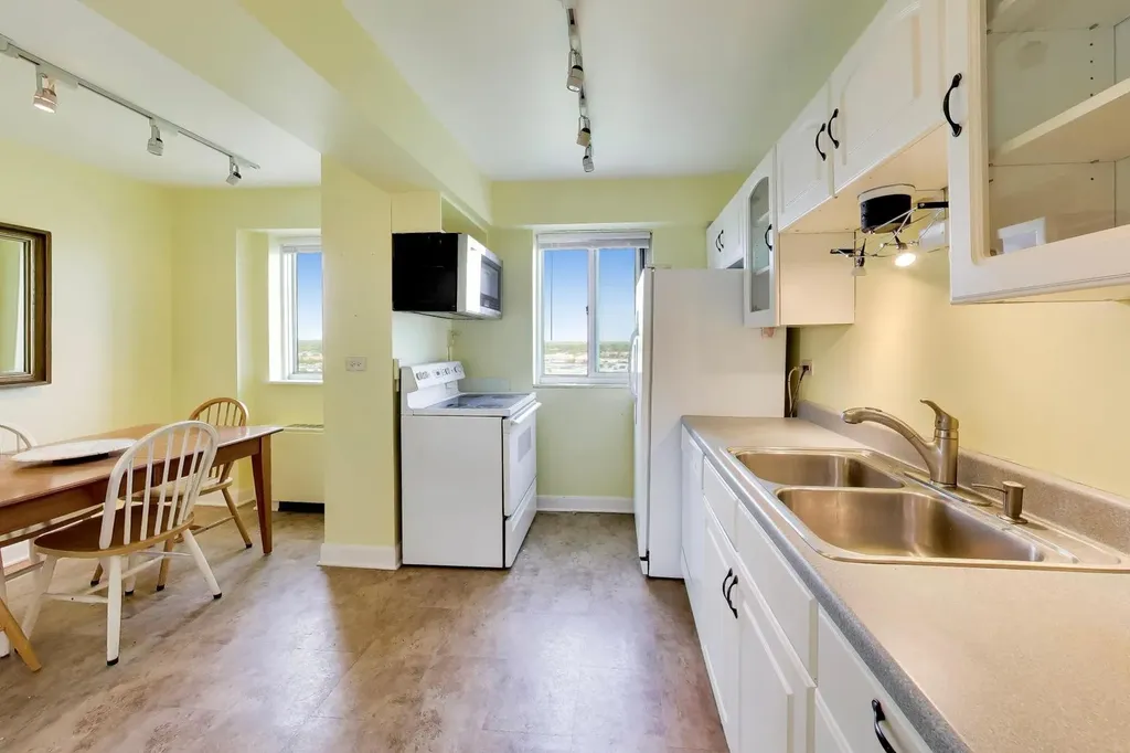 7033 North Kedzie Avenue Chicago IL 60645