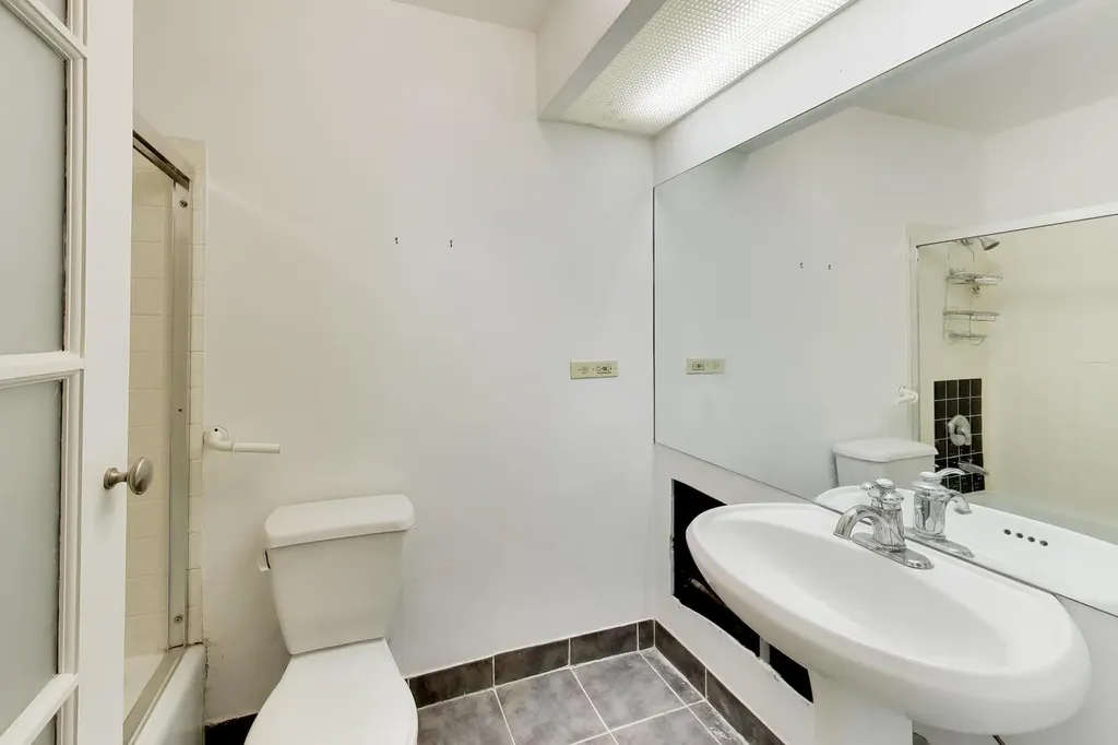7033 North Kedzie Avenue Chicago IL 60645