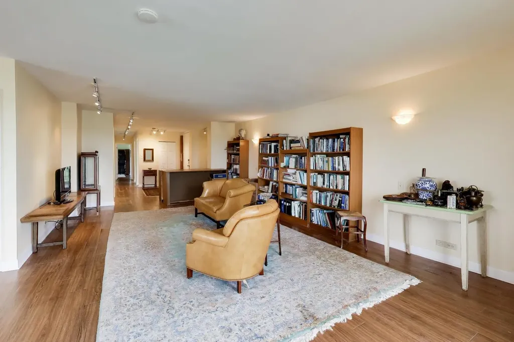 7033 North Kedzie Avenue Chicago IL 60645