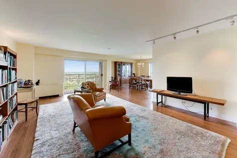 7033 North Kedzie Avenue Chicago IL 60645