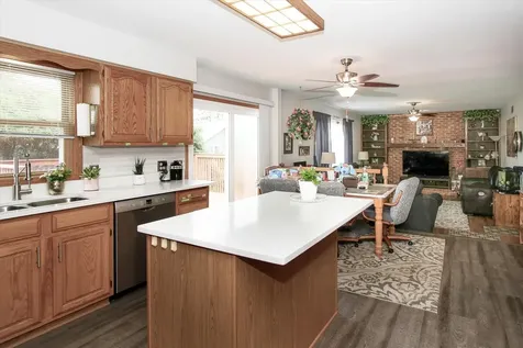 2153 Jordan Circle Elgin IL 60123
