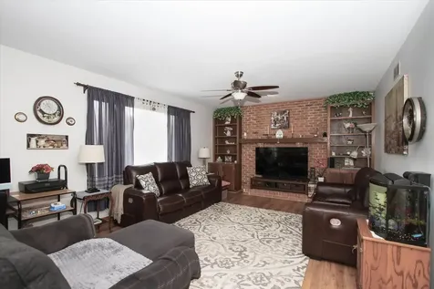 2153 Jordan Circle Elgin IL 60123