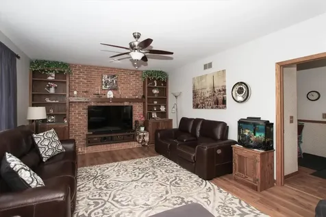 2153 Jordan Circle Elgin IL 60123