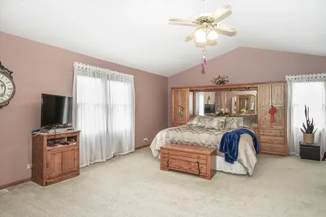 2153 Jordan Circle Elgin IL 60123