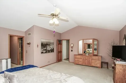 2153 Jordan Circle Elgin IL 60123