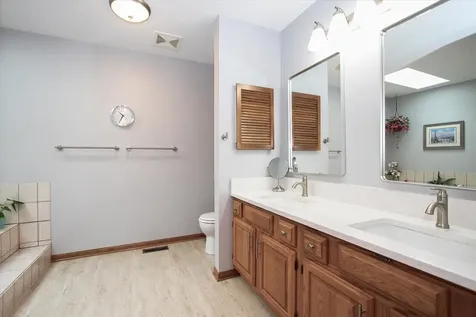 2153 Jordan Circle Elgin IL 60123