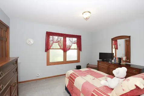2153 Jordan Circle Elgin IL 60123