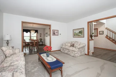 2153 Jordan Circle Elgin IL 60123
