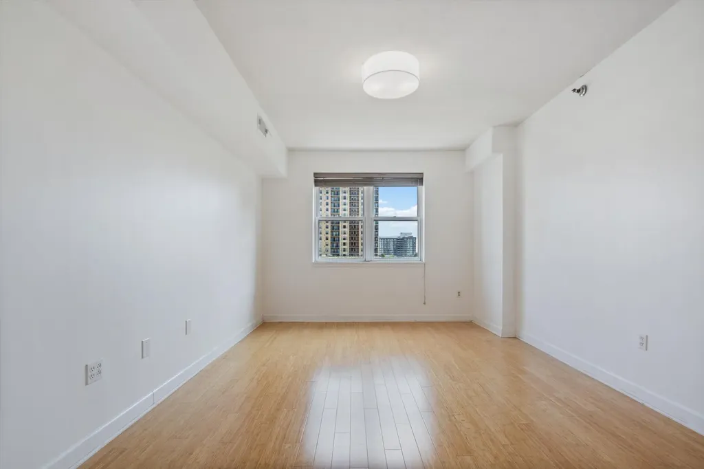 5 East 14th Place Chicago IL 60605