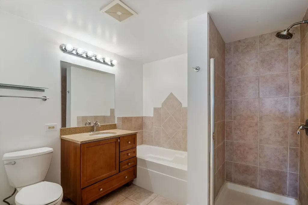 5 East 14th Place Chicago IL 60605