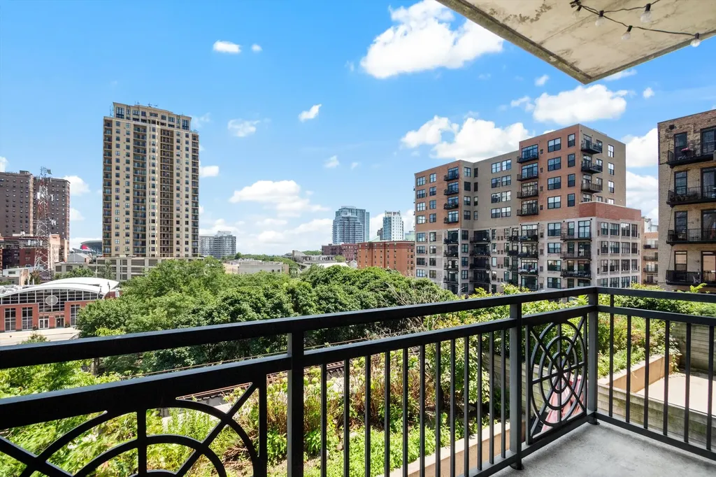 5 East 14th Place Chicago IL 60605