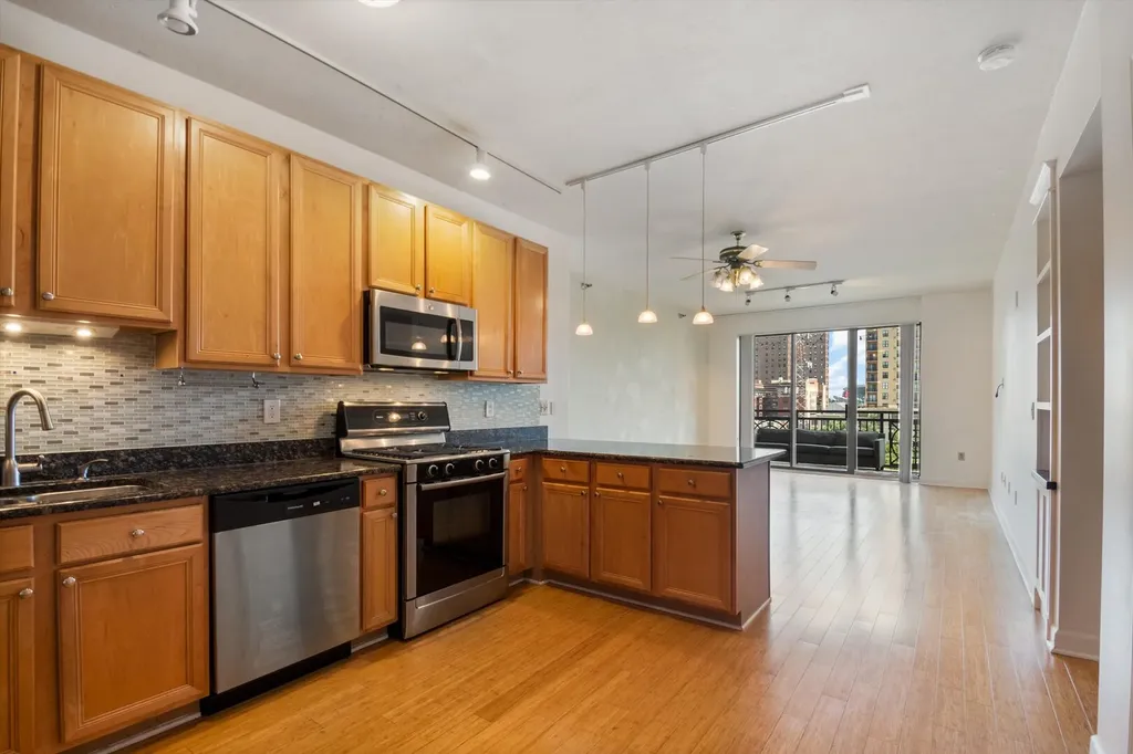 5 East 14th Place Chicago IL 60605