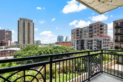 5 East 14th Place Chicago IL 60605