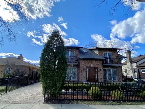 1052 Margret Street Des Plaines IL 60016